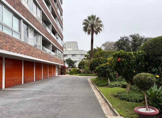 To Let 4 Bedroom Property for Rent in Sea Point Western Cape